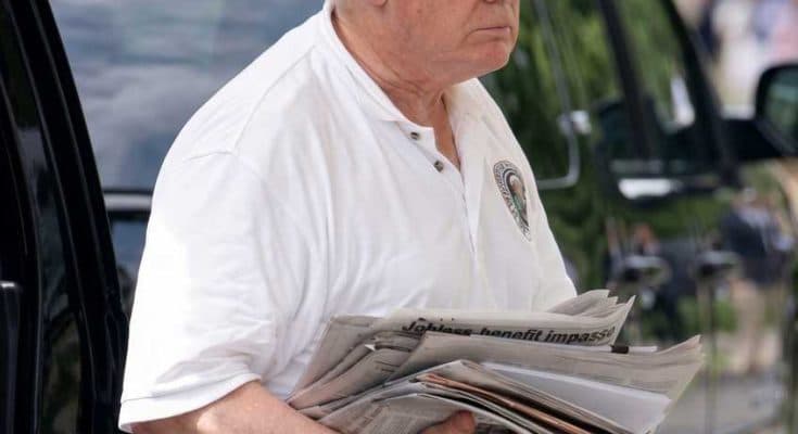 🧠Late-Night Sighting: Trump Spotted With Mysterious Item