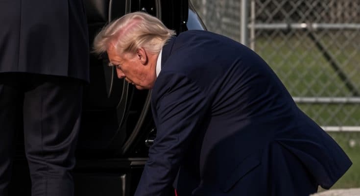 🥺Trump FALLS AGAIN! —🧠White House Doctor Breaks Silence!